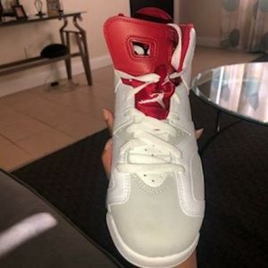 Air Jordan 6 Retro BG
Red White. Size
7 In Boys